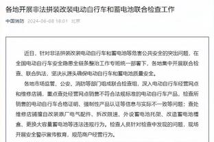 这不去参加个扣篮大赛？詹姆斯赛前热身秀扣篮轻松写意~